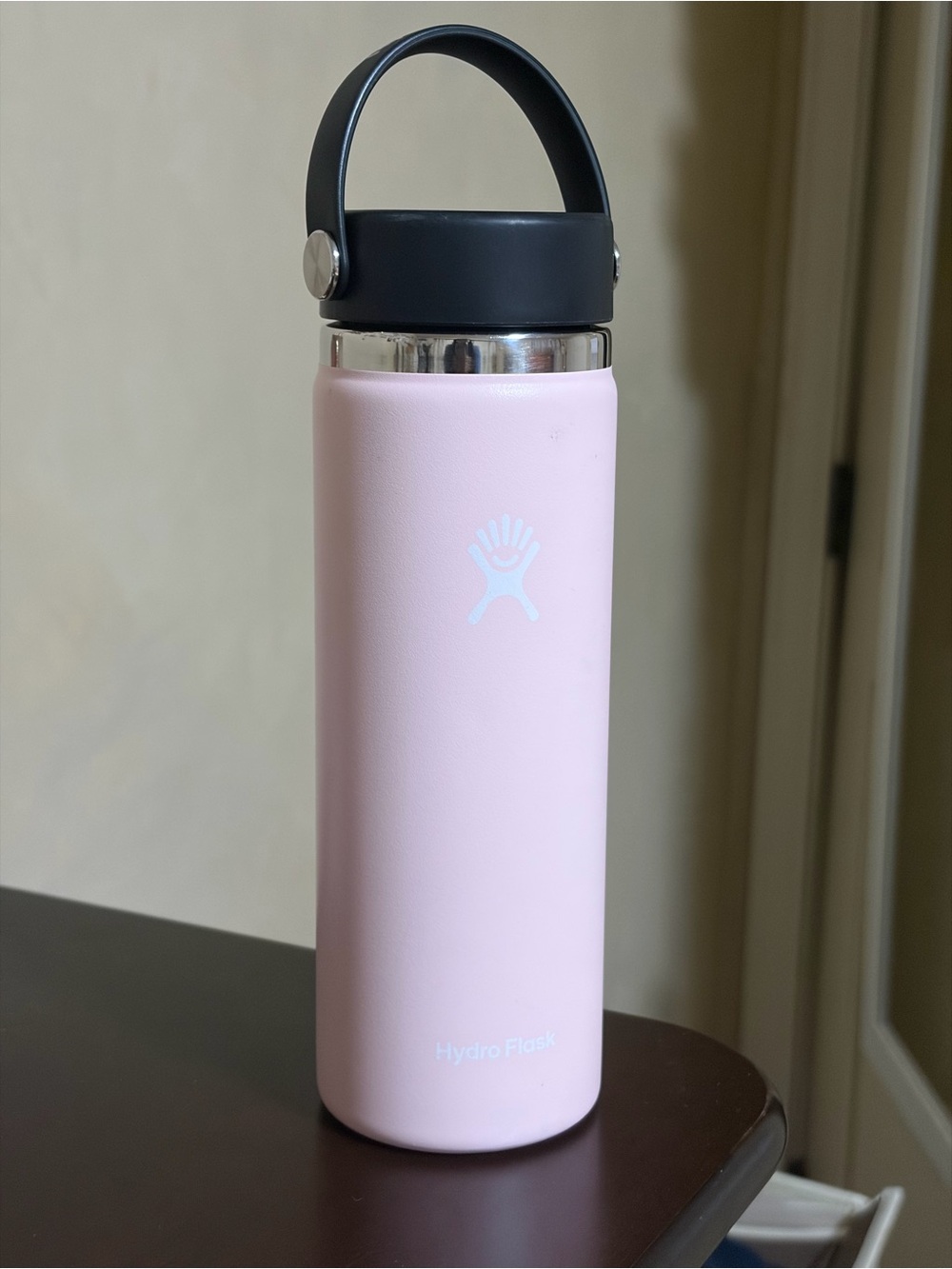 Hydro Flask 20 oz baby pink